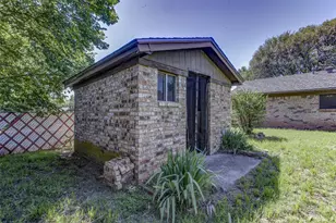 521 E Mustang St, Crowley, TX 76036 - Photo 29