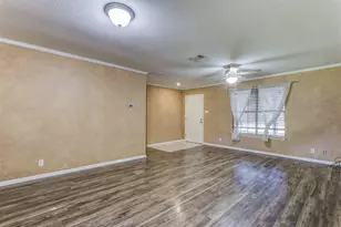 521 E Mustang St, Crowley, TX 76036 - Photo 7