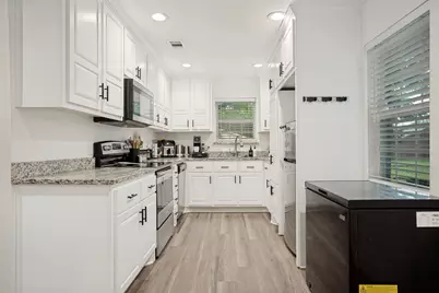 535 Northside Avenue, Lewisville, TX 75057 - Photo 9