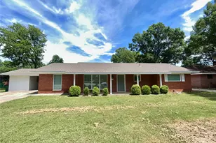 306 Line Dr, Gainesville, TX 76240 - Photo 1