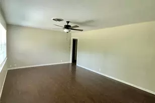 306 Line Dr, Gainesville, TX 76240 - Photo 3