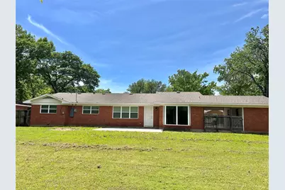 306 Line Drive, Gainesville, TX 76240 - Photo 3