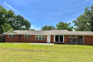 306 Line Dr, Gainesville, TX 76240 - Photo 3