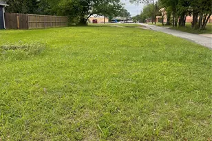720 S Montgomery St, Sherman, TX 75090 - Photo 1