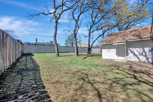 821 Timberoaks Dr, Azle, TX 76020 - Photo 37