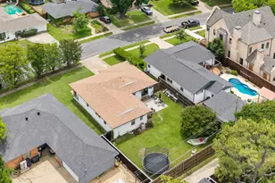 8852 Larchwood Dr, Dallas, TX 75238 - Photo 29