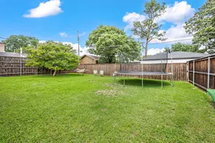8852 Larchwood Dr, Dallas, TX 75238 - Photo 25