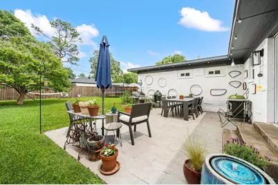 8852 Larchwood Drive, Dallas, TX 75238 - Photo 21