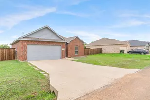 2422 Abigail Ln, Mabank, TX 75147 - Photo 3