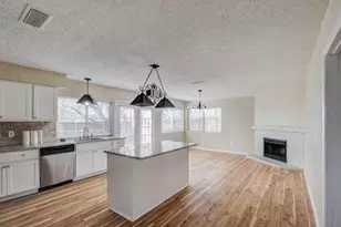 2101 Deerfield Dr, Carrollton, TX 75007 - Photo 5