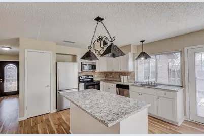 2101 Deerfield Drive, Carrollton, TX 75007 - Photo 9