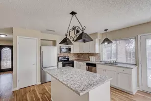 2101 Deerfield Dr, Carrollton, TX 75007 - Photo 9