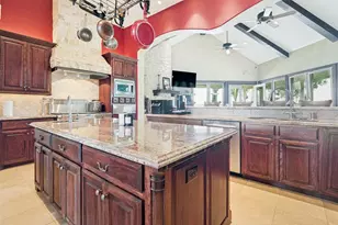 1237 Overlook Ct, Whitney, TX 76692 - Photo 7