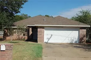 1202 Spell Ave, Cleburne, TX 76033 - Photo 1