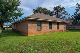1202 Spell Ave, Cleburne, TX 76033 - Photo 29