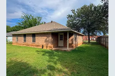 1202 Spell Avenue, Cleburne, TX 76033 - Photo 27