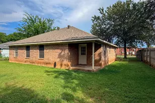 1202 Spell Ave, Cleburne, TX 76033 - Photo 27
