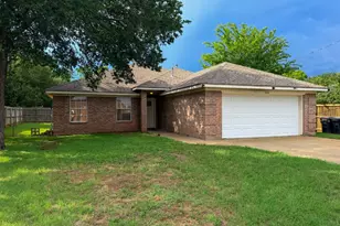 1202 Spell Ave, Cleburne, TX 76033 - Photo 3