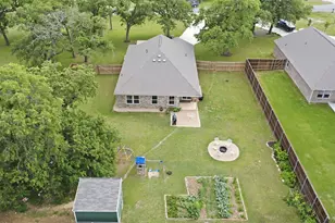 901 E 3rd St, Springtown, TX 76082 - Photo 35