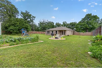 901 E 3rd Street, Springtown, TX 76082 - Photo 33