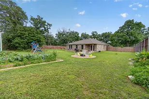901 E 3rd St, Springtown, TX 76082 - Photo 33