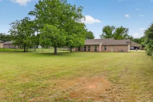 505 E 5th St, Springtown, TX 76082 - Photo 35