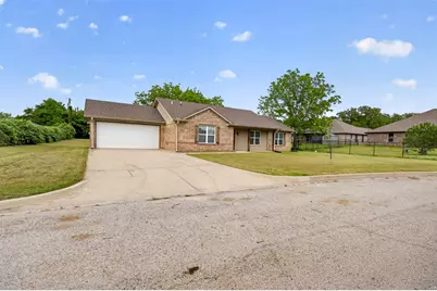 505 E 5th Street, Springtown, TX 76082 - Photo 39
