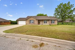 505 E 5th St, Springtown, TX 76082 - Photo 1