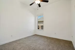 204 Captains Ct, Granbury, TX 76049 - Photo 21