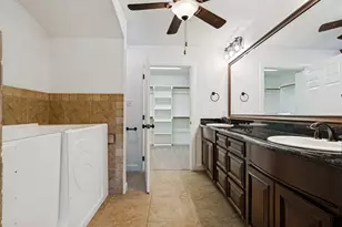 204 Captains Ct, Granbury, TX 76049 - Photo 17