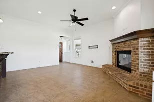 204 Captains Ct, Granbury, TX 76049 - Photo 5
