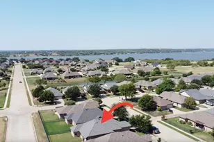 204 Captains Ct, Granbury, TX 76049 - Photo 27
