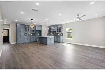 913 Pease River Drive, Granbury, TX 76048 - Photo 5
