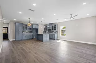 913 Pease River Dr, Granbury, TX 76048 - Photo 5