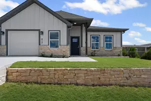 913 Pease River Dr, Granbury, TX 76048 - Photo 3