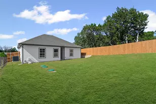 913 Pease River Dr, Granbury, TX 76048 - Photo 37