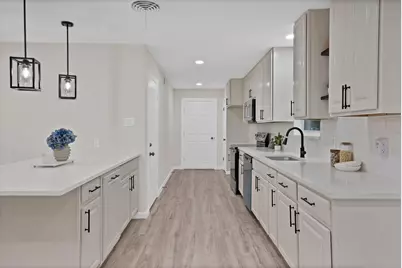 2013 Monaco Court, Arlington, TX 76010 - Photo 3
