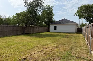 202 E Henderson St, Itasca, TX 76055 - Photo 17