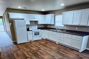 407 W Criner St, Grandview, TX 76050 - Photo 3