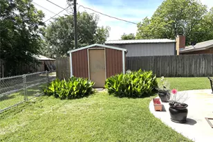 1207 Friona St, Bowie, TX 76230 - Photo 7