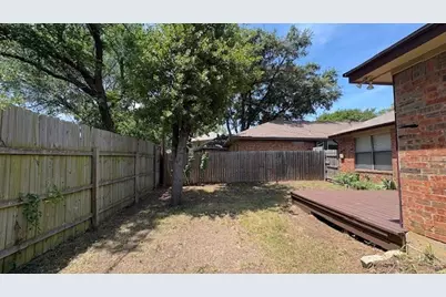5703 Sterling Green Trail, Arlington, TX 76017 - Photo 3