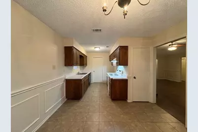 5703 Sterling Green Trail, Arlington, TX 76017 - Photo 9