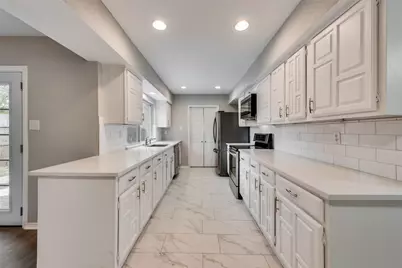 2122 Foxcroft Lane, Arlington, TX 76014 - Photo 9