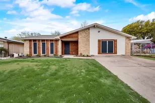 2122 Foxcroft Ln, Arlington, TX 76014 - Photo 1