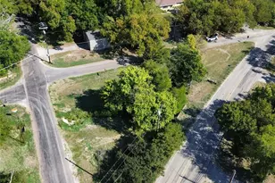 935 E Cooper St, Van Alstyne, TX 75495 - Photo 1