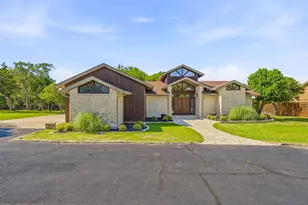624 Williamsburg Ct, Granbury, TX 76048 - Photo 3