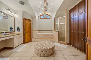 624 Williamsburg Ct, Granbury, TX 76048 - Photo 19