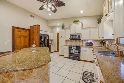 624 Williamsburg Court, Granbury, TX 76048 - Photo 11