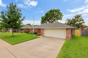 1013 Park Pl Blvd, Midlothian, TX 76065 - Photo 3
