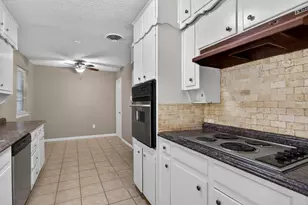5732 Bonnie Wayne St, Haltom City, TX 76117 - Photo 11